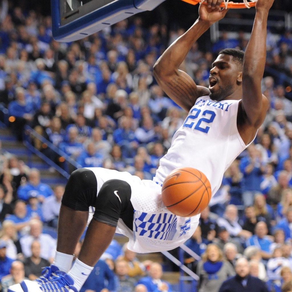 Alex Poythress slams home a dunk in the Wildcats' 78-63 win over Wright State Friday night (Bill Thiry Photo)