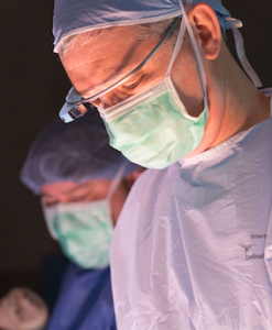 UK senior brings wearable technology to OR to reduce doctor distractions