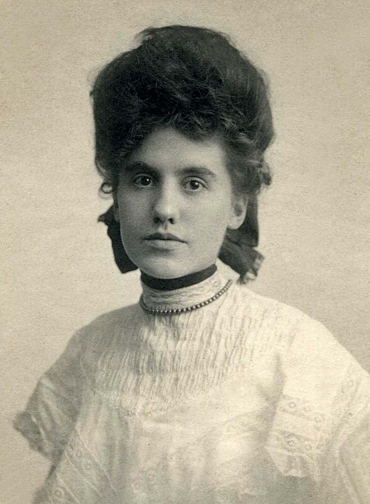 Minnie Soergel in 1905, about the time she met Albert at the dance at Heringer’s Saloon.( Stephen Enzweiler Collection.)