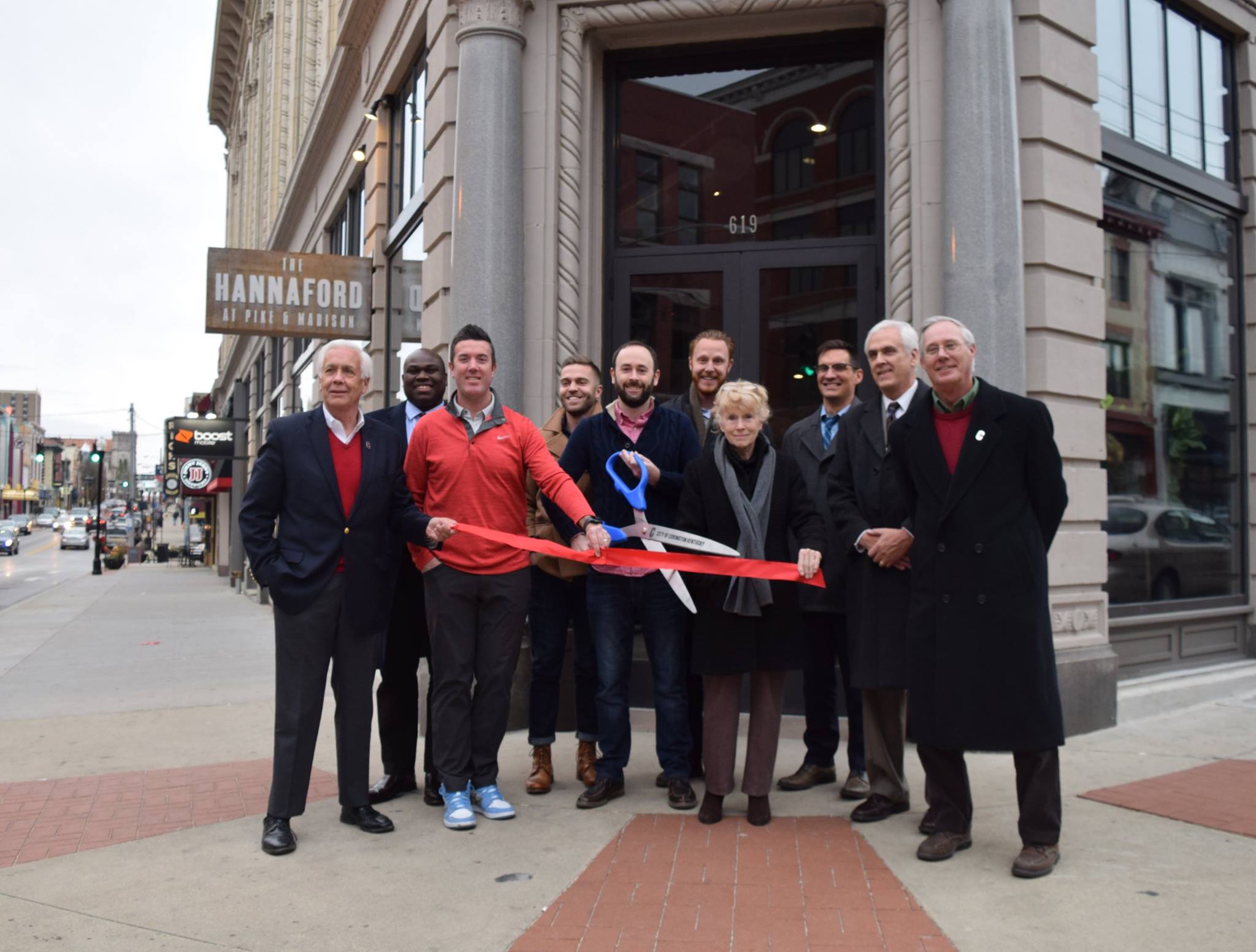 Hannaford ribbon-cutting