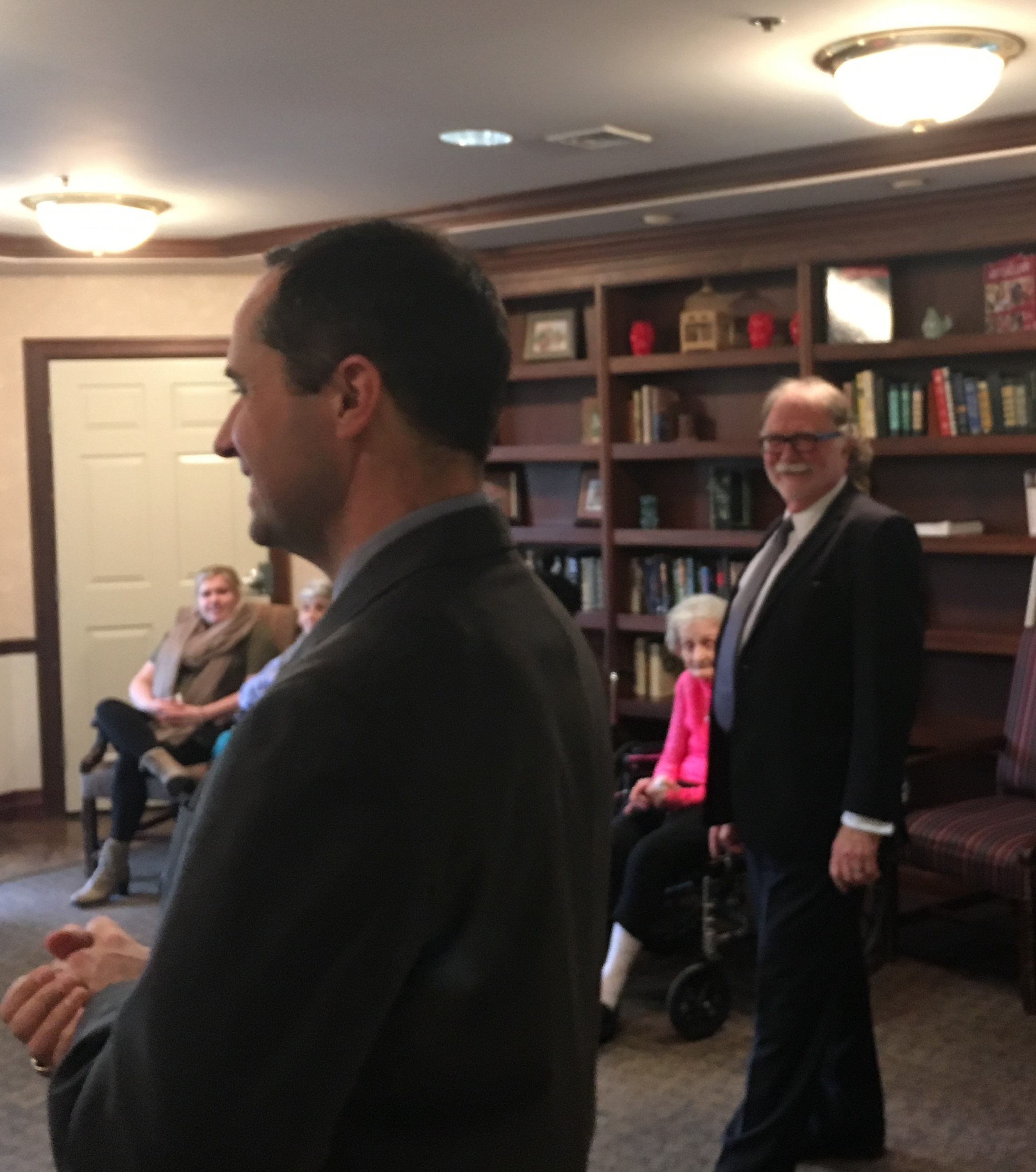 State Sen. McDaniel visits Elsmere nursing and rehabilitation center to discuss pulmonary care
