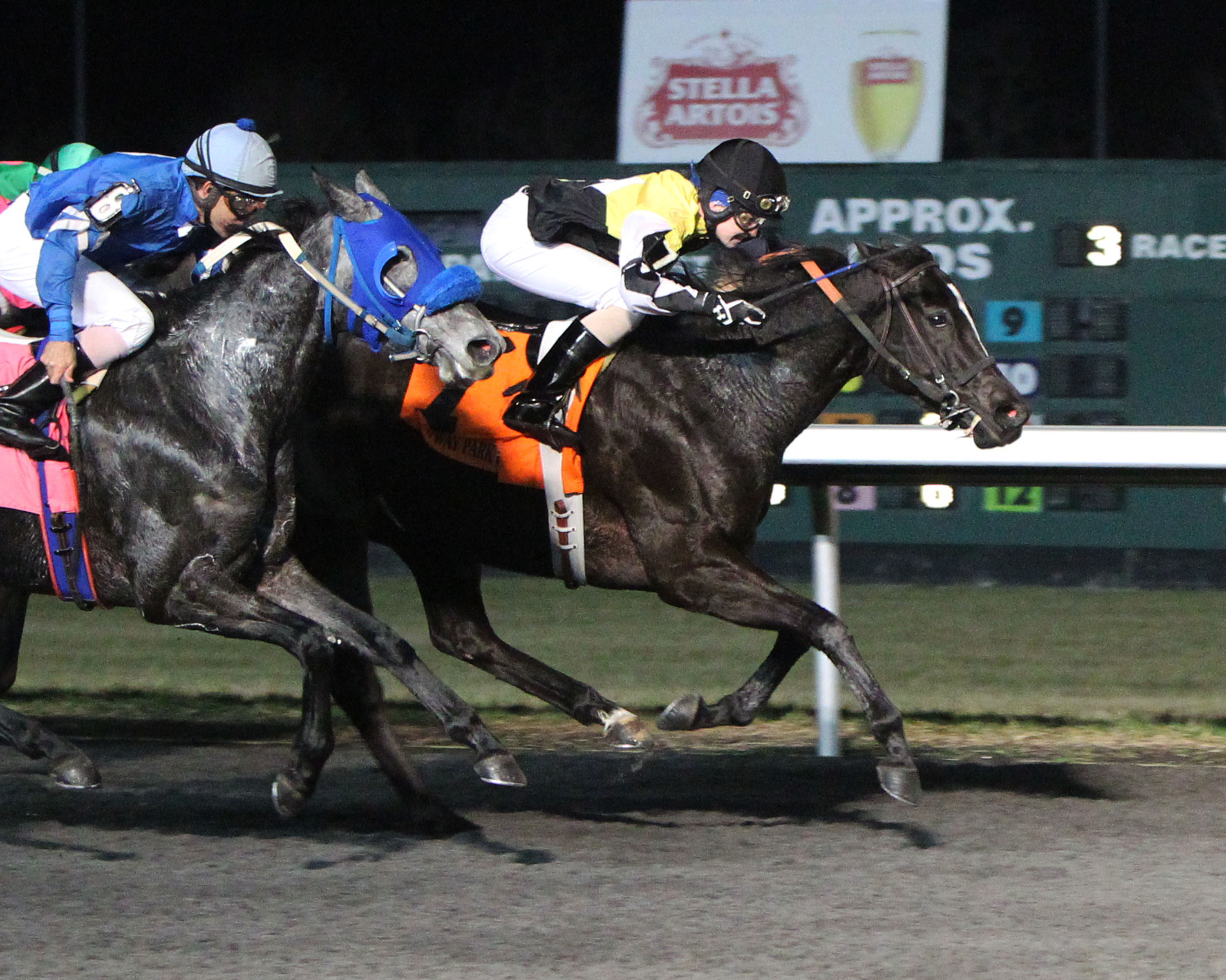 Apprentice Kurtz scores first career win at Turfway Park, experiences traditional jockey initiation