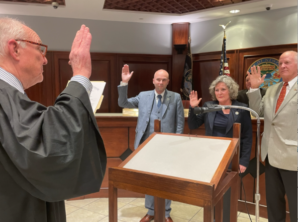 Judge Daniel Zalla swears in new Newport commissioners; Elizabeth ...