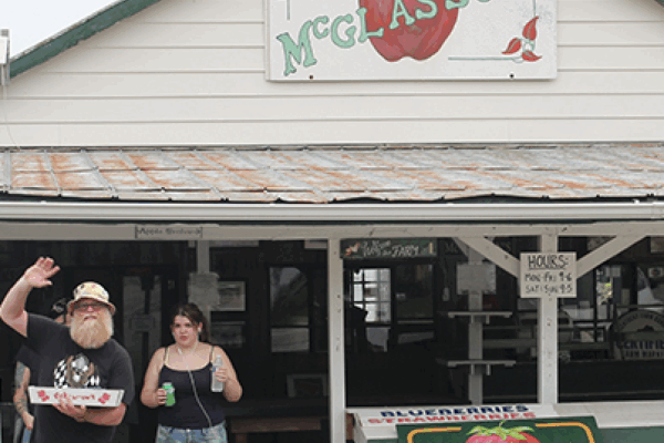 Sixth generation of Boone County’s McGlasson Farms puts the ‘u’ back in fruit picking