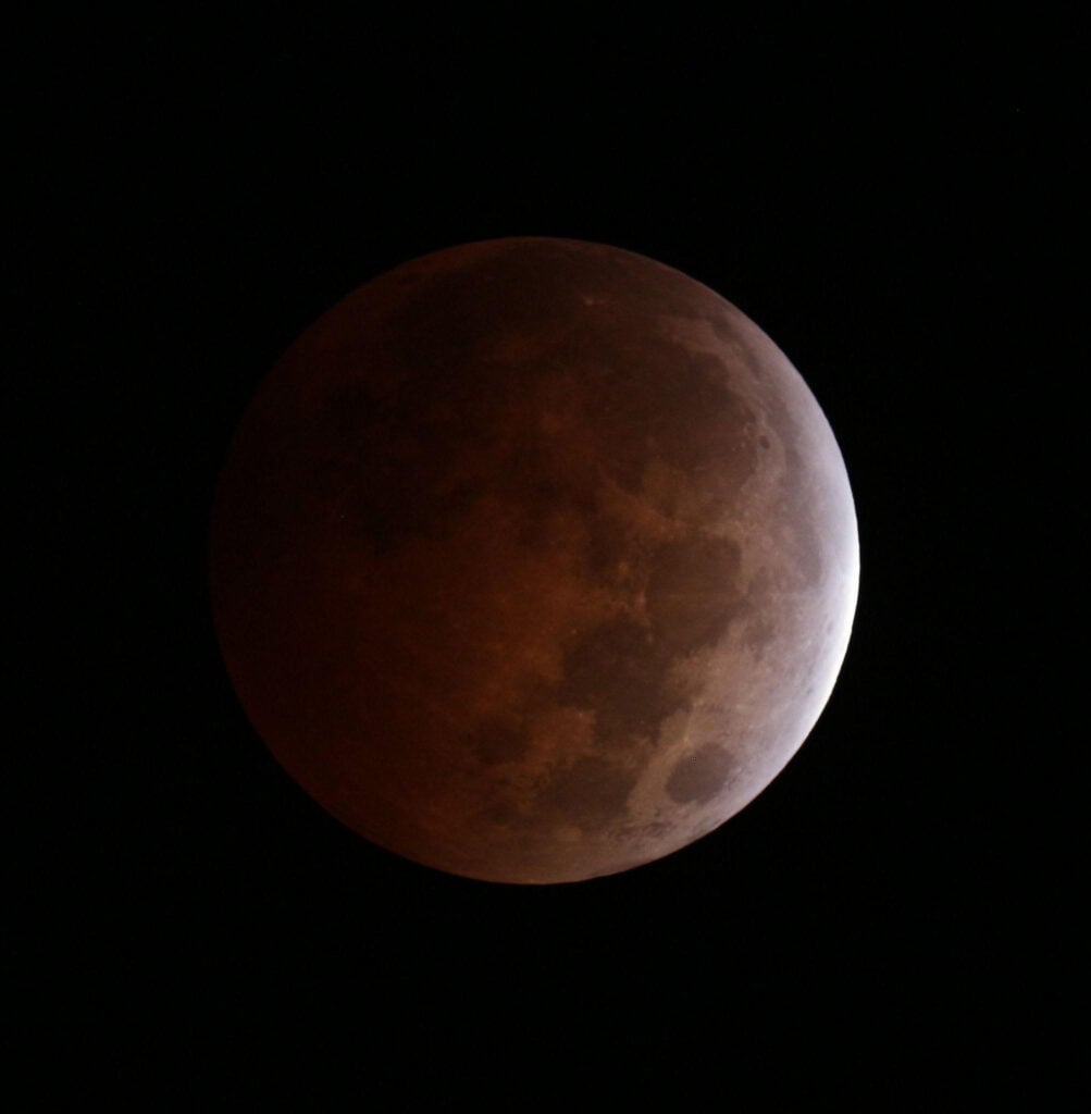 Look up, stargazers: On Thursday evening you can see a deep partial eclipse of the Moon